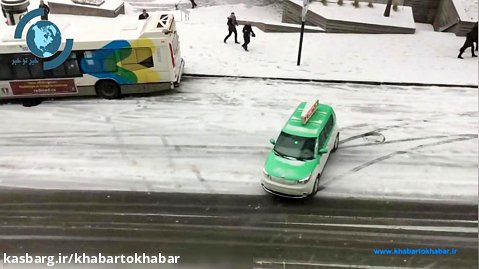 لیز خوردن ماشین ها در برف در کانادا