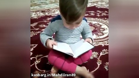 نماز خواندن یک پچه ی کوچک