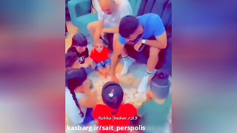 بازی کردن بشار رسن با بچه های عراقی