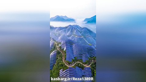 کوهی از کوه های کشور چین که با پنل های خورشید پوشیده شده