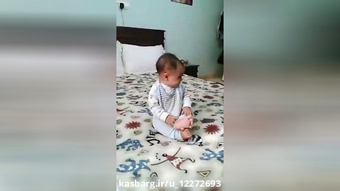 بچه اول گریه می کنه و بعد می رقصه