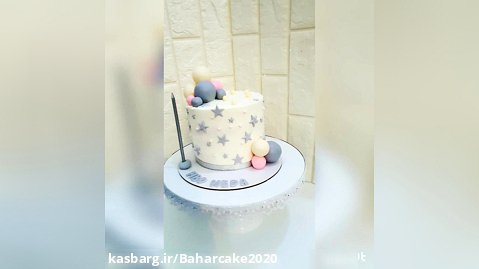 کیک خامه ای با تزینات فوندانت