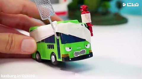 ماشین آمبولانس به نجات اتوبوس کوچولو می رود - ماشین آمبولانس اسباب بازی