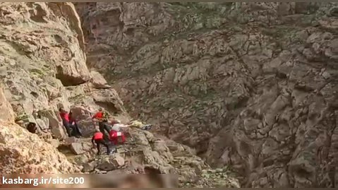فیلم نجات کوهنوردان اراکی توسط اورژانس استان مرکزی