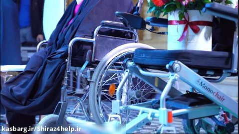 خرید ویلچر برقی برای دختر قدرتمند معلول