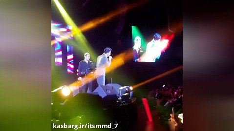 محسن ابراهیم زاده اهنگ"برداشت رفت"اجرای زنده اولین کنسرت رسمی سال۹۶