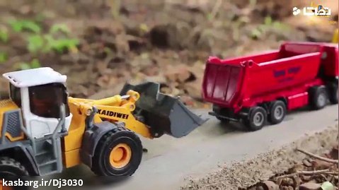 ماشین بازی کودکانه نجات ماشین ها از گودال پر از گل و لای ماشین سنگین اسباب بازی