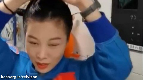 فضانورد خانم چینی اینگونه موهایش را در فضا میشوید!