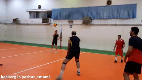 تمرین با توپ تیم والیبال فرهنگیان بندر انزلی برای مسابقات استانی- تیرماه 1401