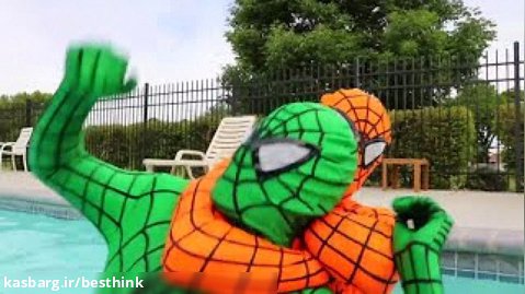 نبرد ابرقهرمانان در دنیای واقعی ، نبرد بین مرد عنکبوتی نارنجی و مرد عنکبوتی سبز