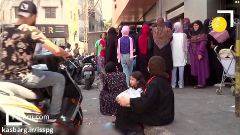 (ویدئو) بازگشت به صف ها؛ لبنانی ها ساعت ها منتظر می مانند تا نان بخرند