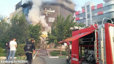 آتش سوزی یک نمایشگاه مبل در بزرگراه شهید ستاری