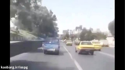 ببینید | اقدام غیرانسانی راننده نیسان شهرداری؛ راه ندادن به آمبولانس در تبریز