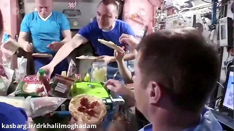 پیتزا خوزدن در ایستگاه فضایی بین المللی در سال 2022-1401