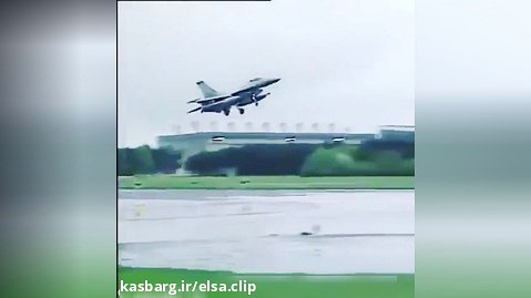 برخورد دم جنگنده F-16  با زمین