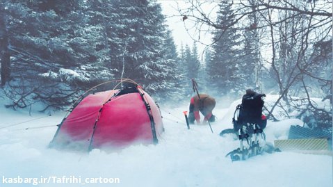 کمپینگ زمستانی در طوفان برفی، کوله پشتی انفرادی شمال در تاریک ترین ماه سال