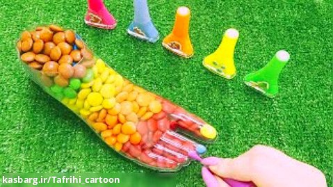 فیلم های کودکانه -  مخلوط کردن آب نبات رنگین کمان- بازی کودک