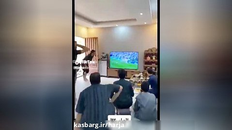 خوشحالی عربستانیا بعد از گل دوم به آرژانتین!
درو چرا کند؟ 😂