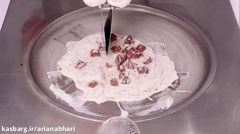 روش ساده برای طرز تهیه بستنی رولی با شکلات