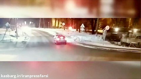 ویدئوی تصادف قطار با یک خودرو در روسیه