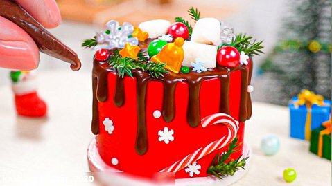 تزئین کیک شکلاتی کریسمس مینیاتوری