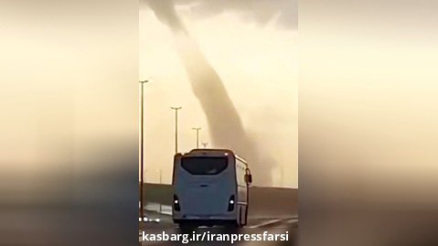لحظه هولناک وقوع گردباد بزرگ در شهر ضبا عربستان سعودی