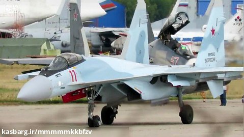 تیک آف زدن جنگنده سوخو ۳۵ روسی و مانور در آسمان