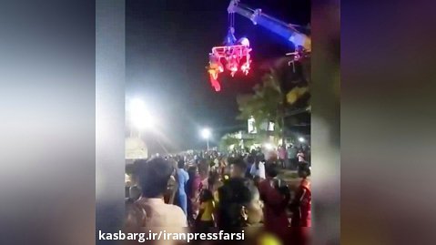 سقوط هولناک جرثقیل در یک جشنواره مذهبی در هند