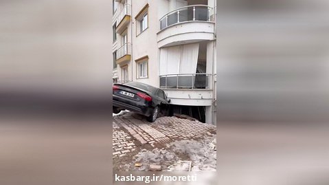 وضعیت ماشین های  پارک شده در خیابان بعد از زلزله ترکیه !!