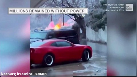 آتش گرفتن خودرو بر اثر ترکیدن موتور در هوای سرد در پارک آلین آمریکا