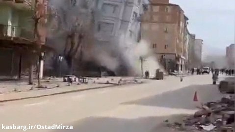 فرو ریختن ساختمان در اثر زلزله ۵/۶ ریشتری در ترکیه