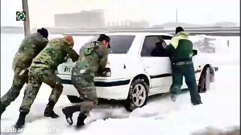 خدمات، کمک و یاری یگان ویژه انتظامی به مردم در برف