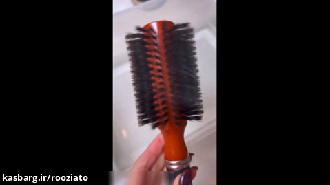 روش صحیح تمیز کردن برس های مو
