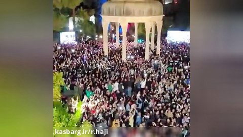 لحظه سال تحویل ۱۴۰۲ در حافظیه شیراز