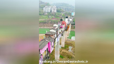در چونگ کینگ چین روی یک پل ۴۰۰ متری خونه و مغازه ساختن