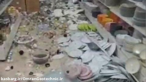 یک مغازه بلور فروشی در ترکیه بعد از زلزله
