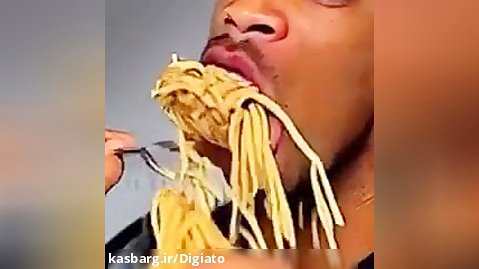 ویل اسمیت درحال خوردن اسپاگتی (ساخته شده با هوش مصنوعی)