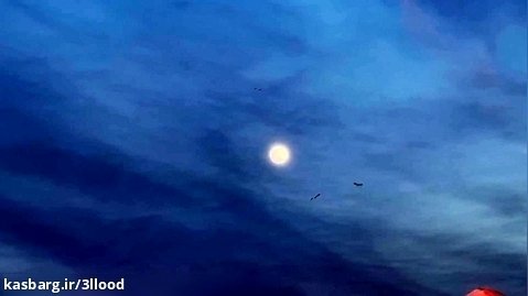 پرواز عقاب ها در نمای ماه کامل