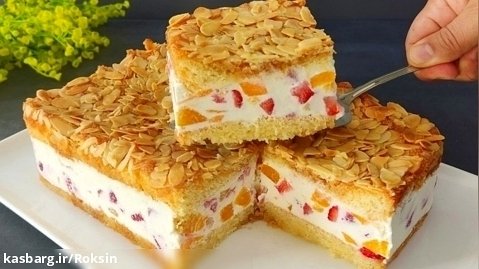 طرز تهیه کیک میوه ای با تزیین بادومی :: کیک های خوشمزه و ساده