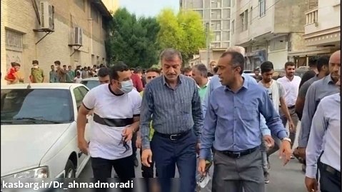 در حاشیه بازی صنایع پشتیبان و مس سنگون تبریز و حضور احمد مرادی در بین تماشاگران