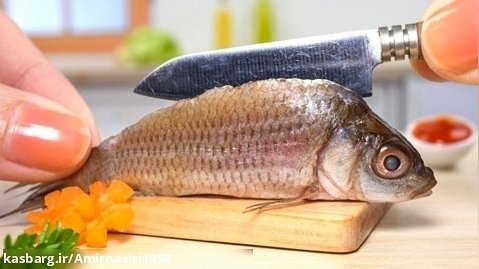 طرز تهیه ماهی و سبزیجات سوخاری مینیاتوری | غذای ریز و خوشمزه در زندگی واقعی