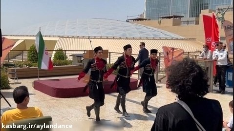 هنرنمایی آیلانی ها با رقص آذری در ایرانمال
