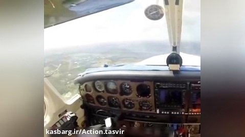 تصاویر لحظه برخورد ترسناک پرنده به یک هواپیما | شیشه کابین خلبان خرد شد