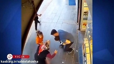 ببینید | نجات جان یک کودک از خفگی توسط مرد غریبه در وسط بازار!