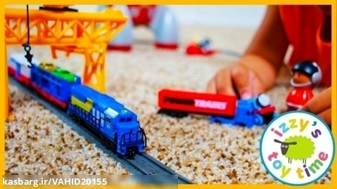 بازی کودکان با اسباب بازی قطار در شهر جرثقیل - اسباب بازی کودک و نوجوان